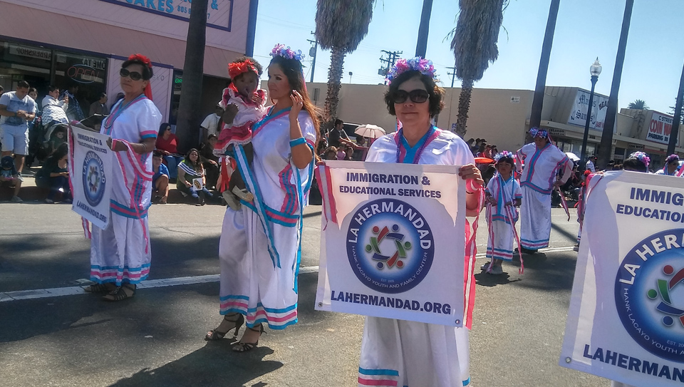 Oxnard Parade Feliz dia de la independencia La Hermandad Hank Lacayo